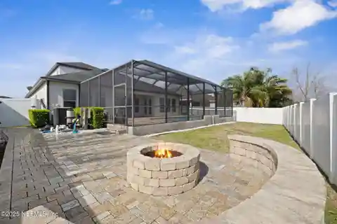 Spacious Five Bedroom Home with Resort-style Backyard