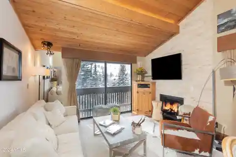 Top-floor Corner Residence on Gore Creek