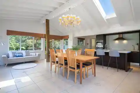 Architectural 1960s Gem Surrounded by Nature