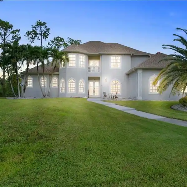 METICULOUSLY MAINTAINED PROPERTY IN OAKES ESTATES