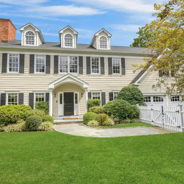 ELEGANT LIKE-NEW COLONIAL