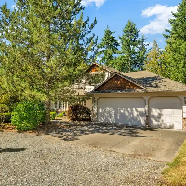 CUSTOM BEAUTY ON OVER AN ACRE