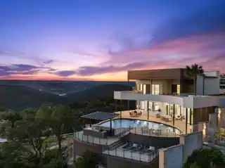 Unparalleled Luxury and Sweeping Waterfront Views on Lake Travis
