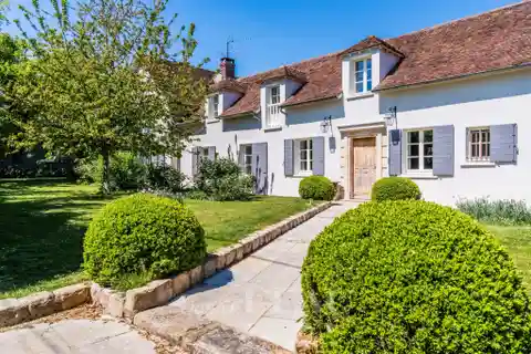 Peaceful Hamlet Living with Private Pool