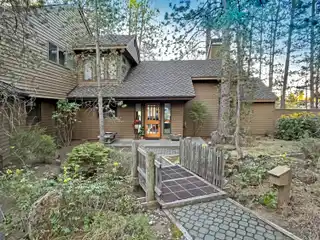 Custom Cliffside Home on the Deschutes River