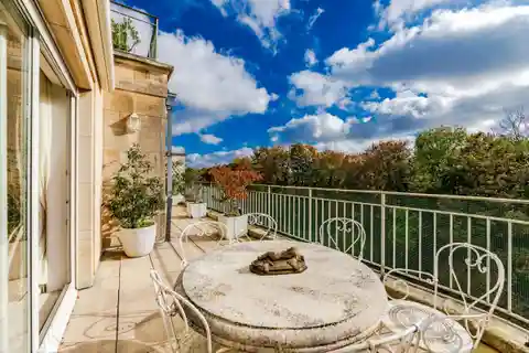 Attractive Duplex Penthouse Flat