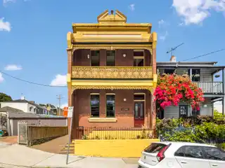 Freestanding Late-Victorian Terrace