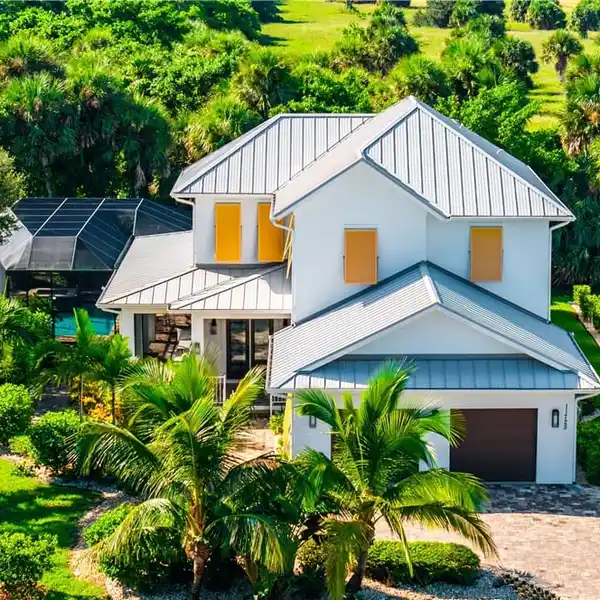 ISLAND CHARM WITH SOPHISTICATION AND SECLUSION