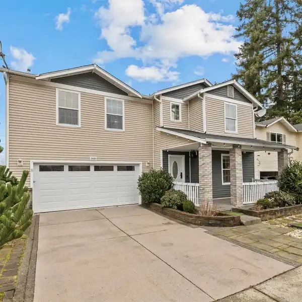 MODERN SMART HOME WITH VERSATILE FINISHED BASEMENT