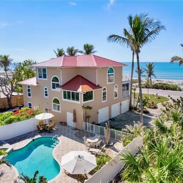 BEACHFRONT HOME BETWEEN THE GULF AND BAY