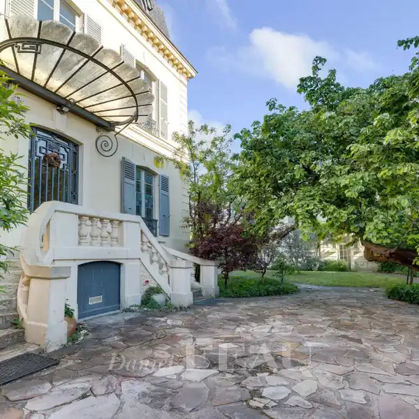 REMARKABLE RENOVATED 19TH CENTURY PROPERTY