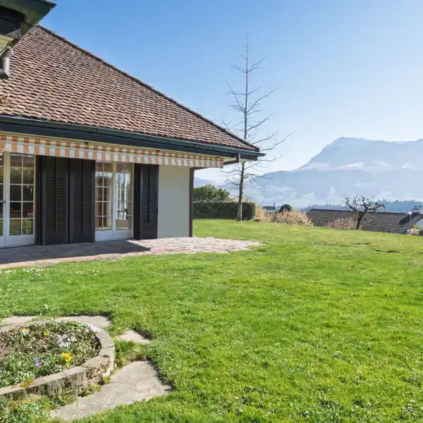 SPACIOUS HOME WITH HEATED POOL