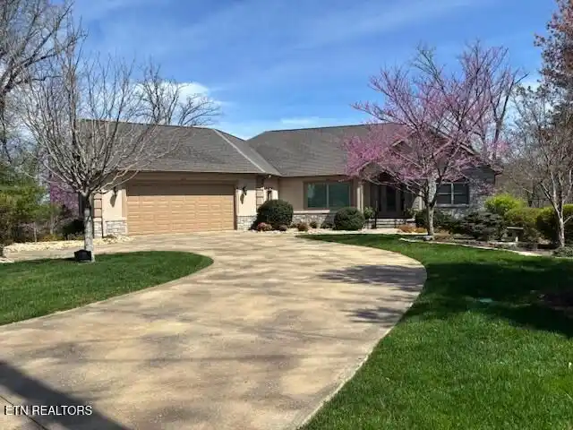 Spectacular Golf Front Home