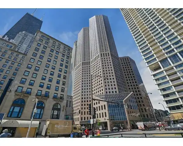LIVE AT THE TOP OF THE MAGNIFICENT MILE