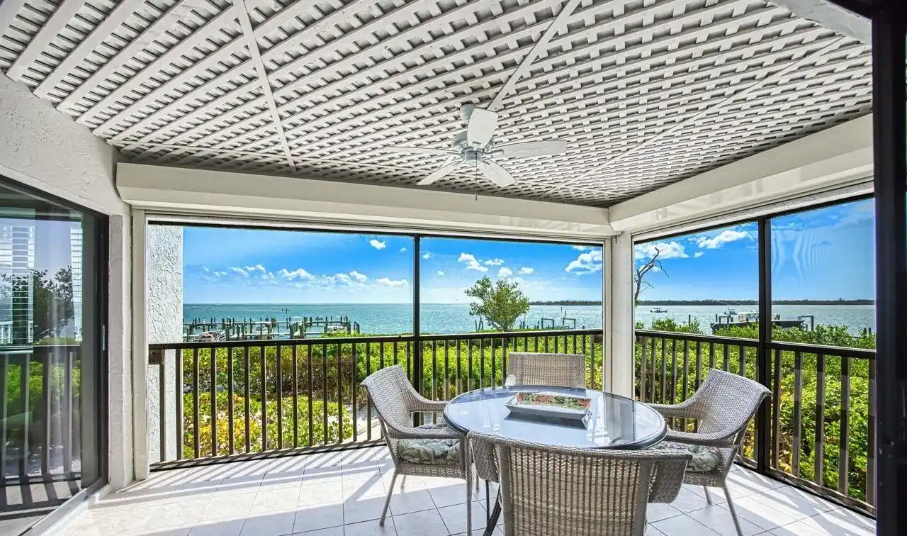 Renovated Corner Condo at Sunset Captiva Bayside