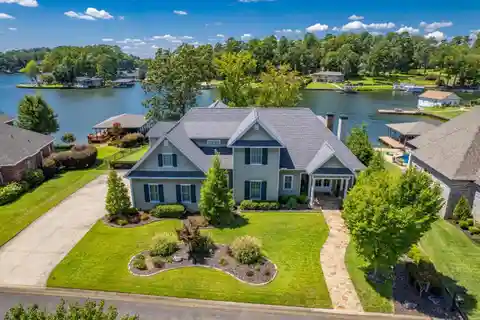 Stunning Lakefront Home on Lake Hamilton