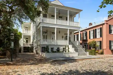 La Belle Maison