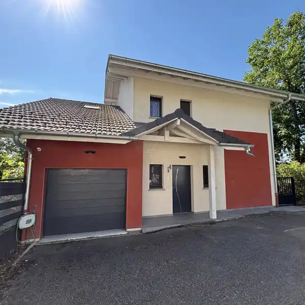 REFINED VILLA WITH GARDEN AND VERANDAS