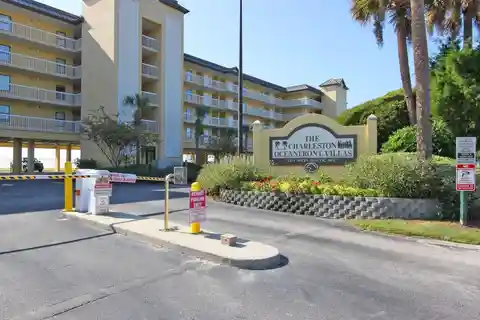 Top-Floor Oceanfront Villa with Sweeping Beach Views