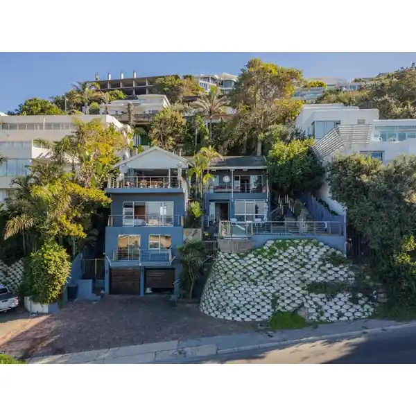 PRIME LOCATION WITH SPECTACULAR SEA VIEWS