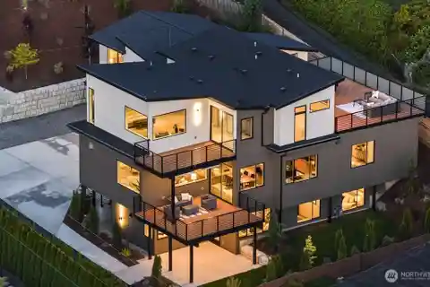 Extraordinary Home in Prestigious Boulevard Bluffs