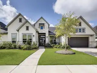 Must-See Luxury Waterfront Home