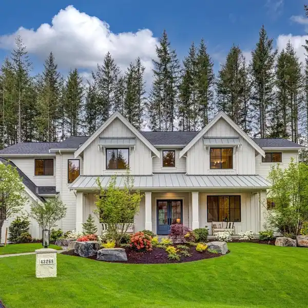 AMERICAN FARMHOUSE STYLE HOME IN THREE RIVERS