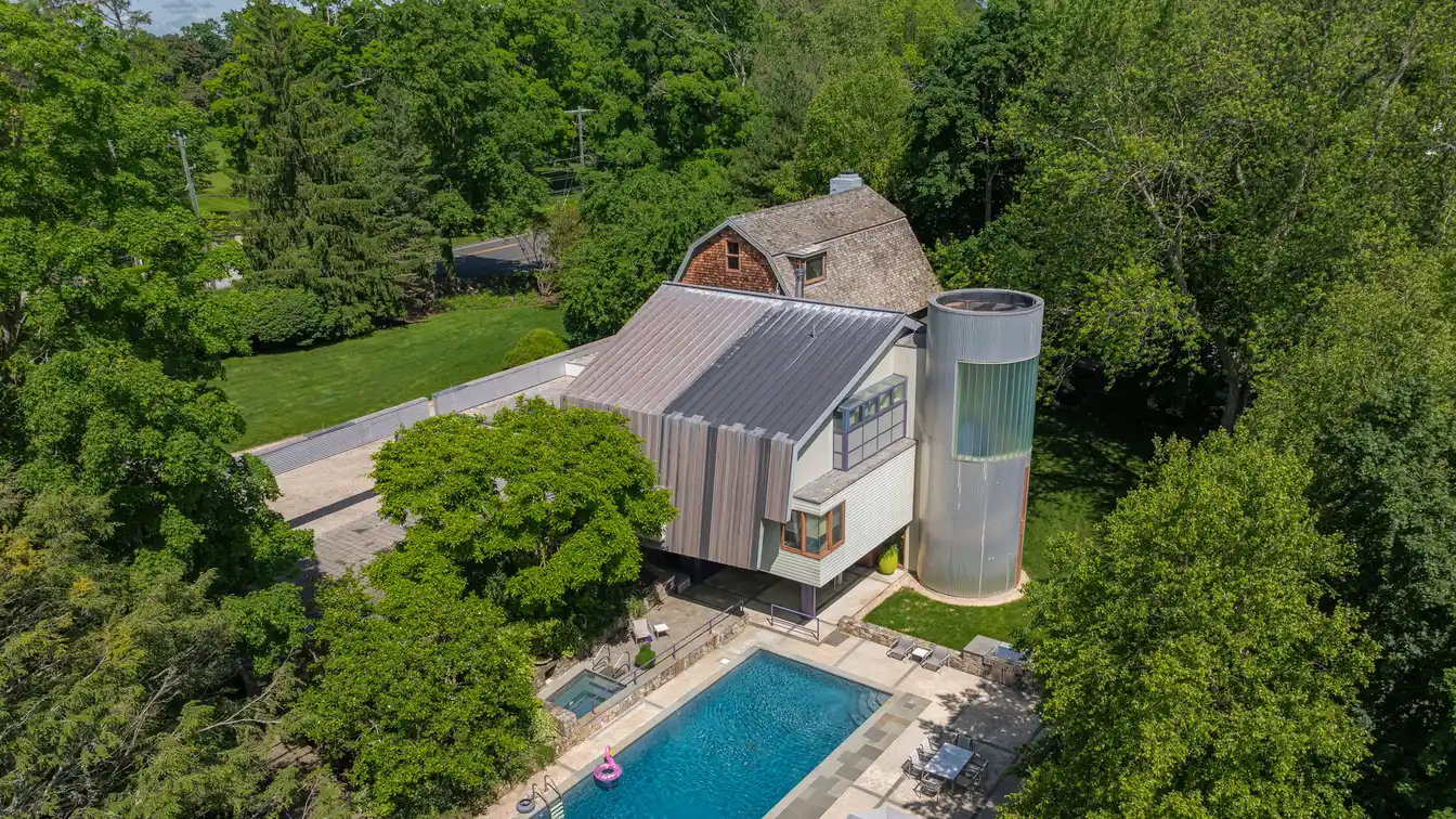 Luxurious 200-year-old Barn Residence on One Mid-country Acre