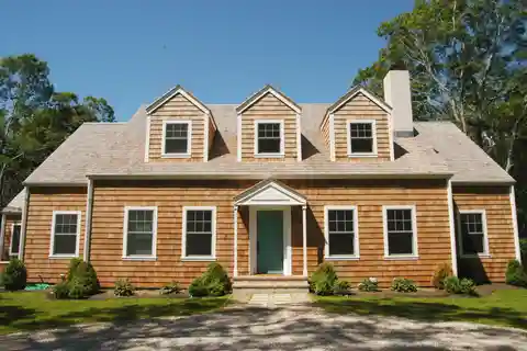 Stylish Sagaponack Barn with Light-Filled Living