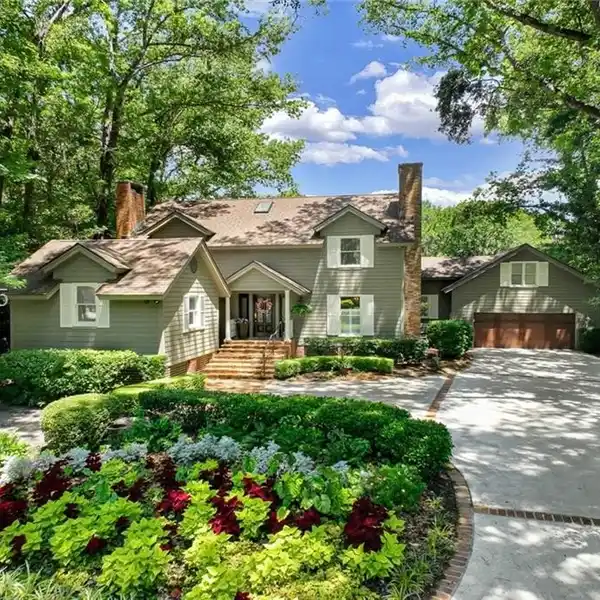 UPDATED LIFESTYLE HOME