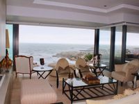 UNSURPASSED OCEAN AND MOUNTAIN VIEWS