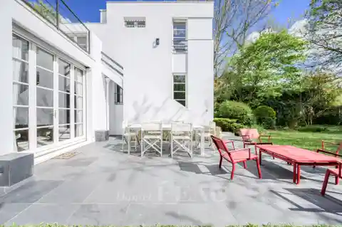 1930s Charm Meets Modern Comfort