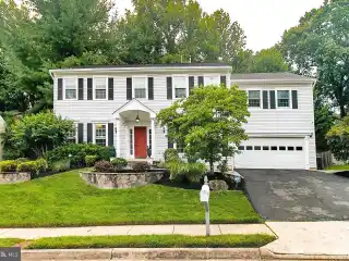 Picture Perfect Colonial in Chantilly