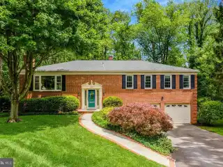 Charming Home in Sought-After Mantua