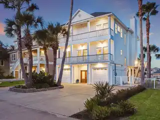 Dream Retreat in Prestigious Laffites Cove