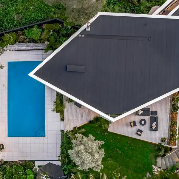 AWARD-WINNING DESIGN IN PRIVATE GARDEN SETTING