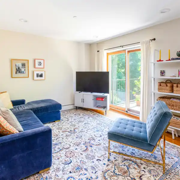 SUN-DRENCHED CONDO WITH PRIVATE OUTDOOR SPACE