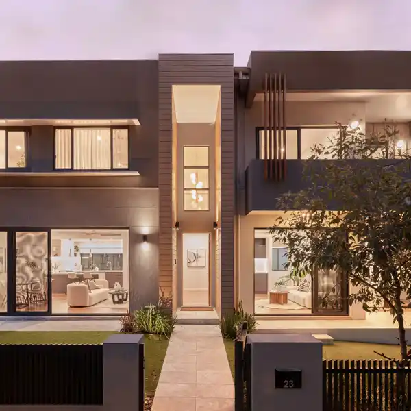STRIKING CONTEMPORARY HOME