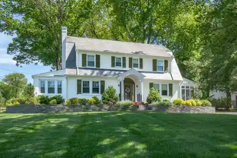 Vintage Charm Meets Lakeside Country Club Views