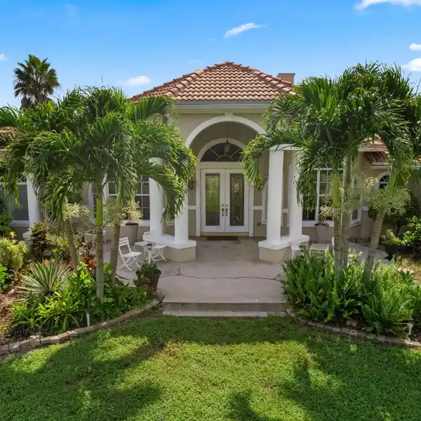 WELL-MAINTAINED HOME IN A BEAUTIFUL EQUESTRIAN COMMUNITY