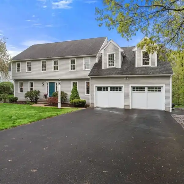 EXCEPTIONAL COLONIAL IN ALGONQUIAN ESTATES