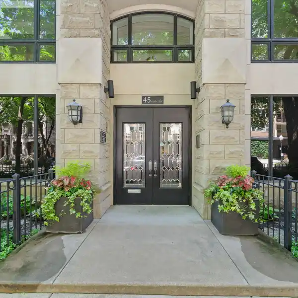 UNIQUE GOLD COAST HOME