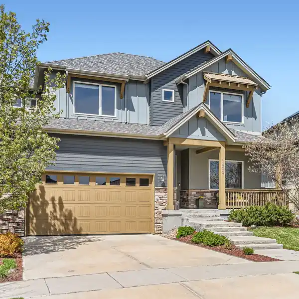 EXQUISITE CONTEMPORARY RESIDENCE IN SOUGHT-AFTER NORTH END