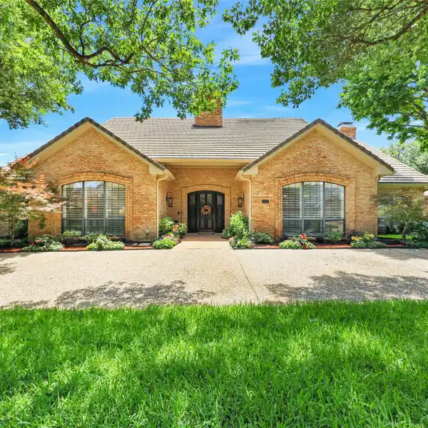 SOPHISTICATED LIVING IN COVETED LOCATION