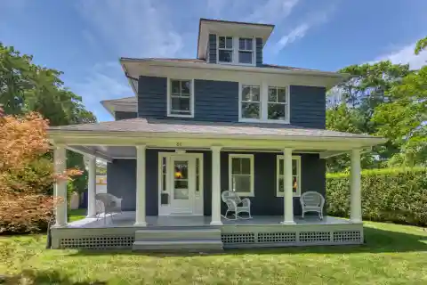 Timeless Hamptons Home with Modern Touches