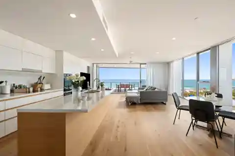 Beachfront Skyhome - Awe Inspiring Views