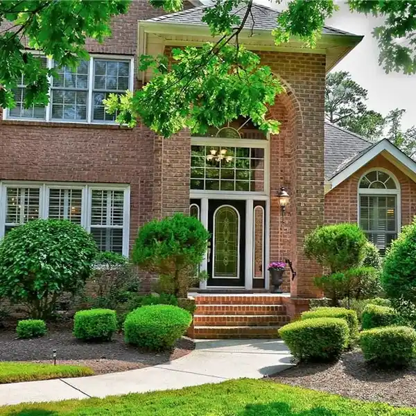 COMFORT AND ELEGANCE IN A PRESTIGIOUS NEIGHBORHOOD