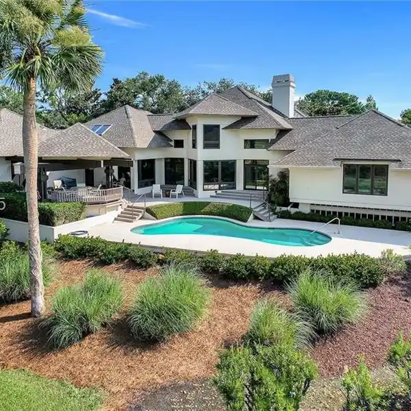 LOWCOUNTRY MODERN RESIDENCE WITH GOLF AND TIDAL MARSH VIEWS