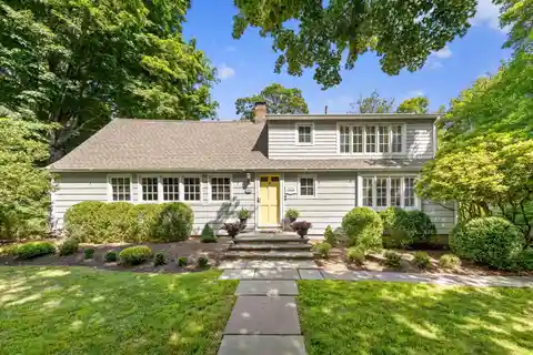 Charmingly Renovated Cape with Cottage