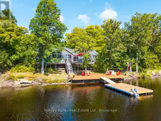 Water's Edge Hideaway Boasting Island-Dotted Views